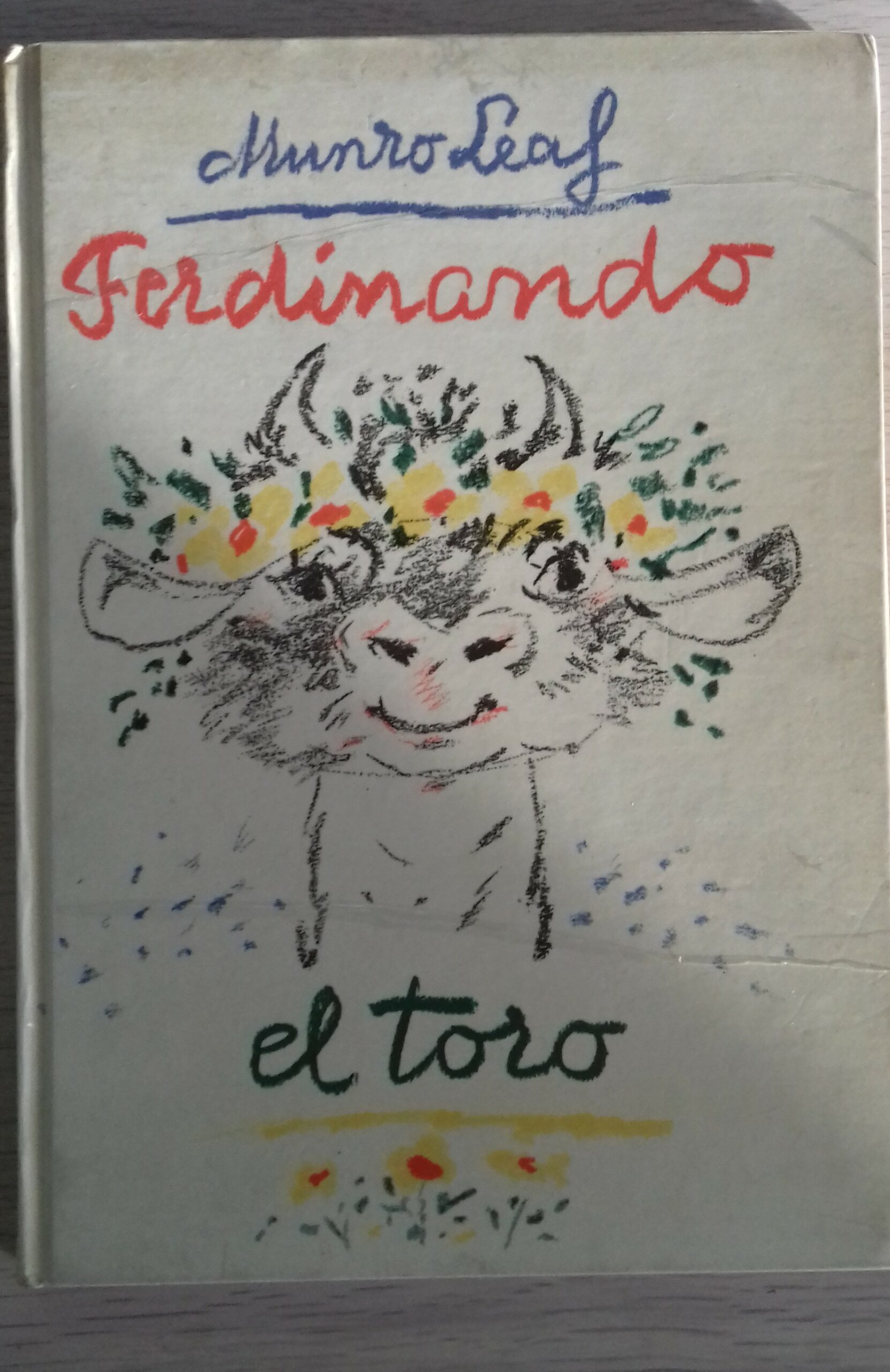 Brightly coloured image of Spanish cover of Ferdinand the BUll